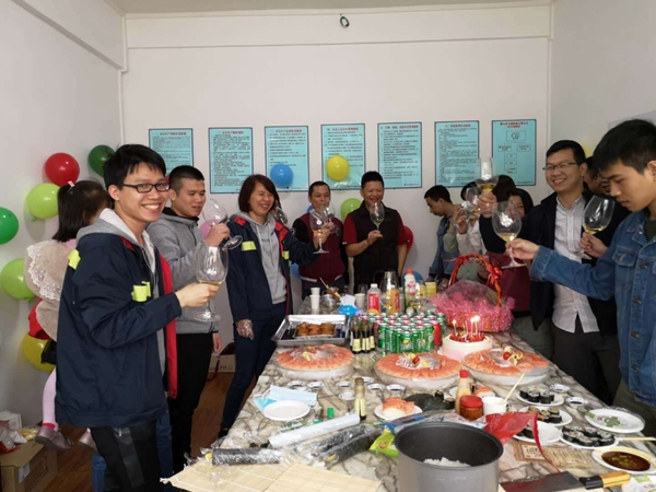 电商仓储风雨同行 全储2019年第一季度员工生日会