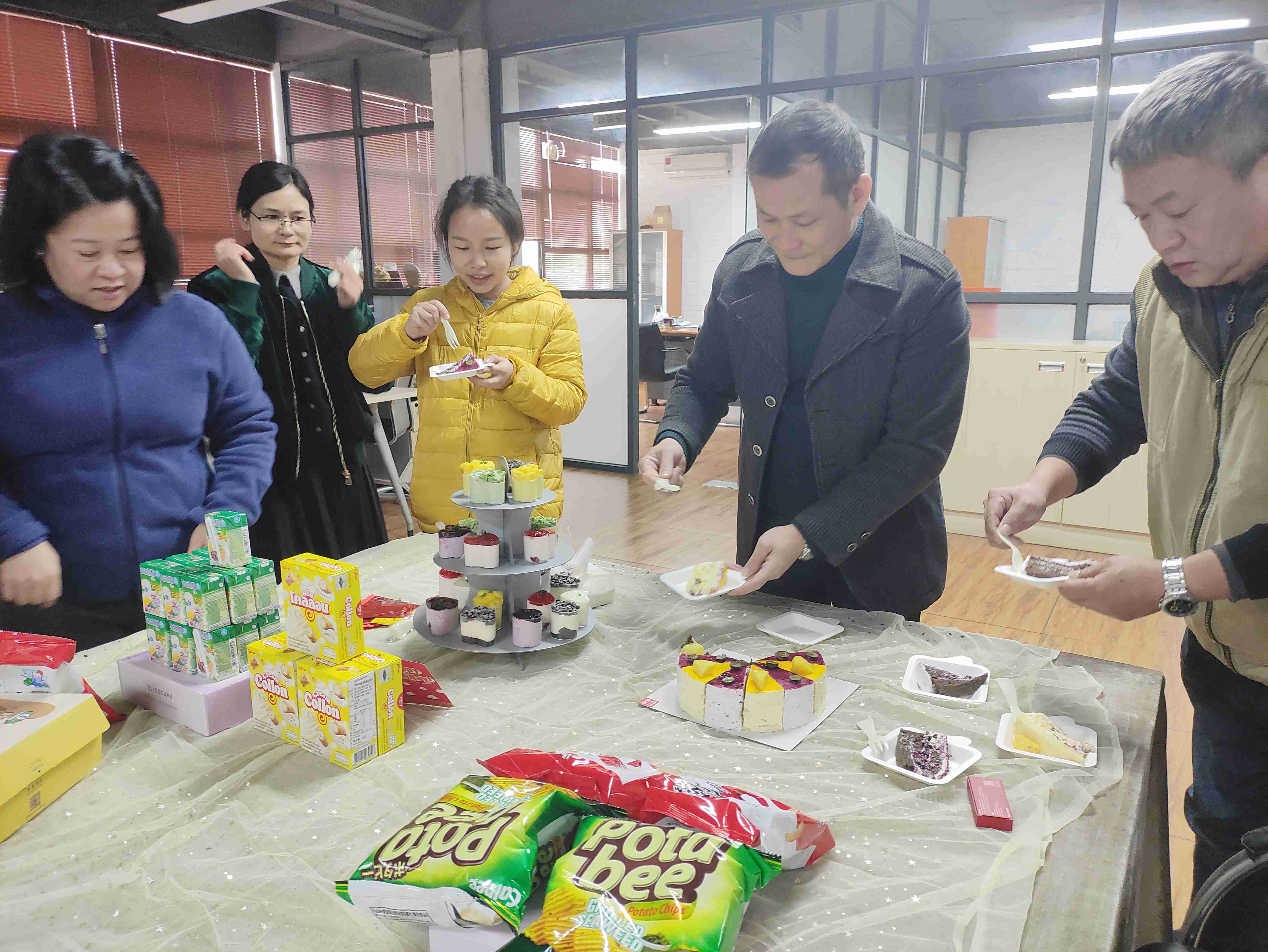 佛山仓储公司第四季度生日会