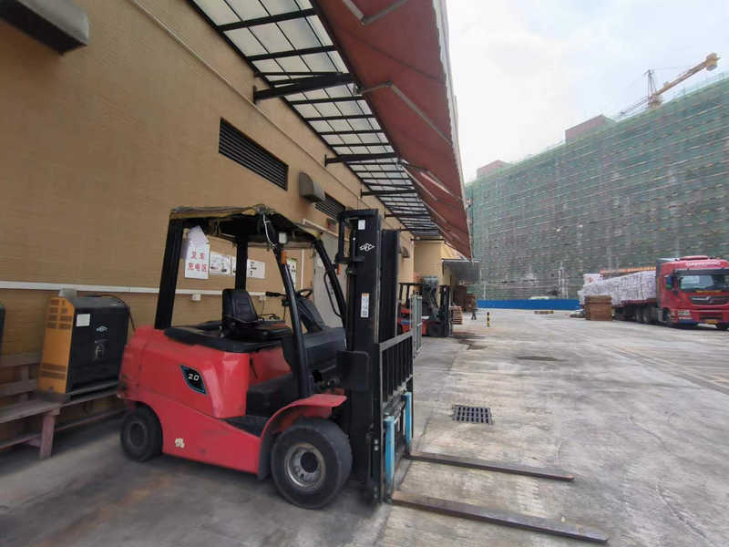 仓库叉车事故，90%都栽在这3个细节上！必须盯死